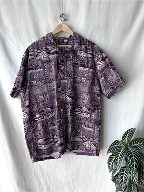 Casual Short-Sleeve Button-Down Hawaiian Shirt in Deep Purple Print